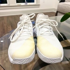 Brand new game court adidas size 8- white/yellow woman